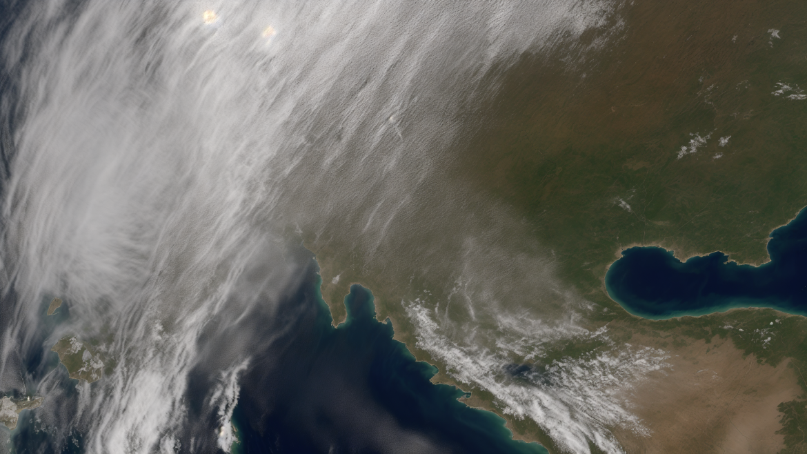 una imagen satelital de una nube sobre el océano y el área terrestre de los estados unidos, con una gran cantidad de nubes, Dave Arredondo, partículas, una foto, regionalismo