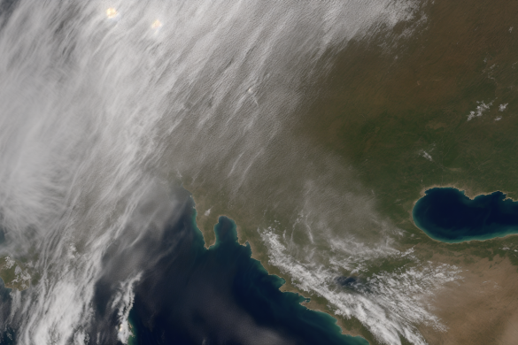 una imagen satelital de una nube sobre el océano y el área terrestre de los estados unidos, con una gran cantidad de nubes, Dave Arredondo, partículas, una foto, regionalismo