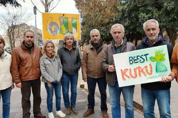 un grupo de personas sosteniendo un cartel en una acera con árboles al fondo y un edificio al fondo, Avgust Černigoj, vfx, una imagen, arbeitsrat für kunst
