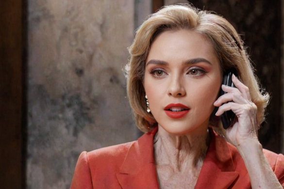 una mujer con un traje rojo hablando por un teléfono celular con un lápiz labial rojo en los labios y una chaqueta roja, Araceli Gilbert, cgi, arte conceptual, masurrealismo