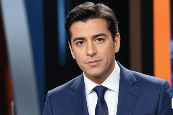 un home amb vestit i corbata mira la càmera amb una mirada seriosa a la cara i les espatlles, André Castro, ignacio fernandez rios, un retrat, tachisme