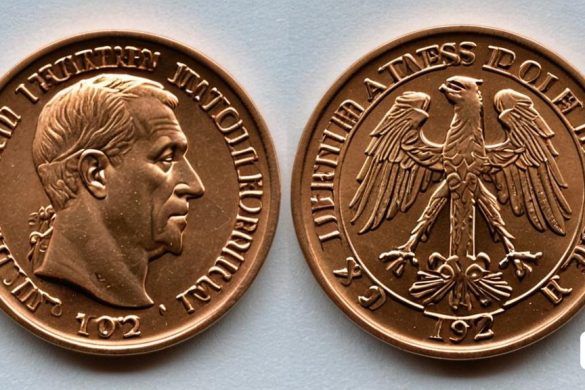 un primer pla d'una moneda amb un ocell a la part posterior i un cap d'home a la part superior, Augustyn Mirys, j. c. leyendecker 8 k, una escultura de bronze, estil tipogràfic internacional