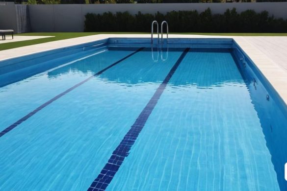 una piscina amb un terra de rajola blava i una cadira de gespa al fons i una piscina amb un terra de rajola blava, Eric Zener, un motor irreal 5 renderitzat, una renderització digital, fotorealisme