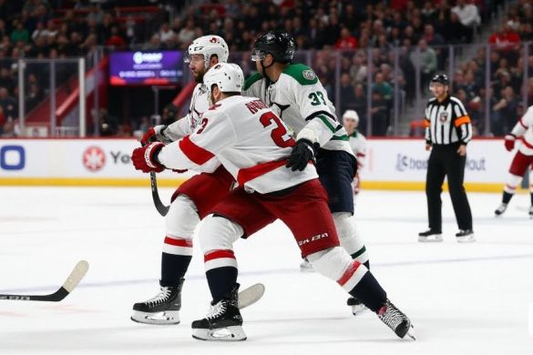 Dos equipos, los Jets de Washington Capitals y Winnipeg, enfrentan la eliminación de los playoffs de la Copa Stanley el jueves. Los Hurricanes de Carolina tienen 3-1 sobre las Capitales y las Estrellas de Dallas tienen una ventaja de 3-1 en la serie en los Jets. Las estrellas y los huracanes se encuentran entre los favoritos de las apuestas para ganar la Copa, pero sigue siendo la Copa de cualquiera para ganar. Anuncio Guía de visualización para el jueves | Juego | Tiempo (ET) | TV | Transmisión Huracanes en Capitales 7 p.m. Nosotros: tnt, trutv Can: Sportsnet, TVA Sports Máximo Estrellas en Chorros 9:30 (8k, mejor calidad, obra maestra, muy detallada: 1.1)